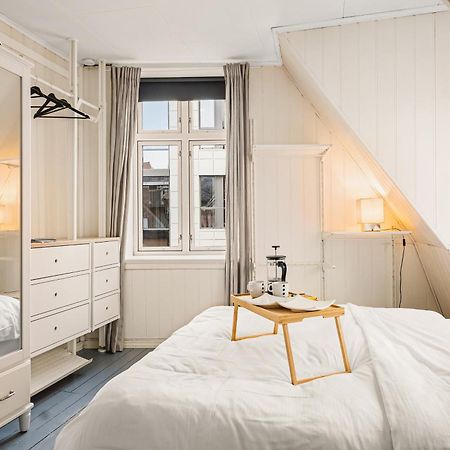 Live In Historic Building - View To Bryggen Apartment Bergen Bagian luar foto