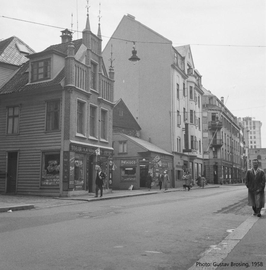 Live In Historic Building - View To Bryggen Apartment Bergen Bagian luar foto